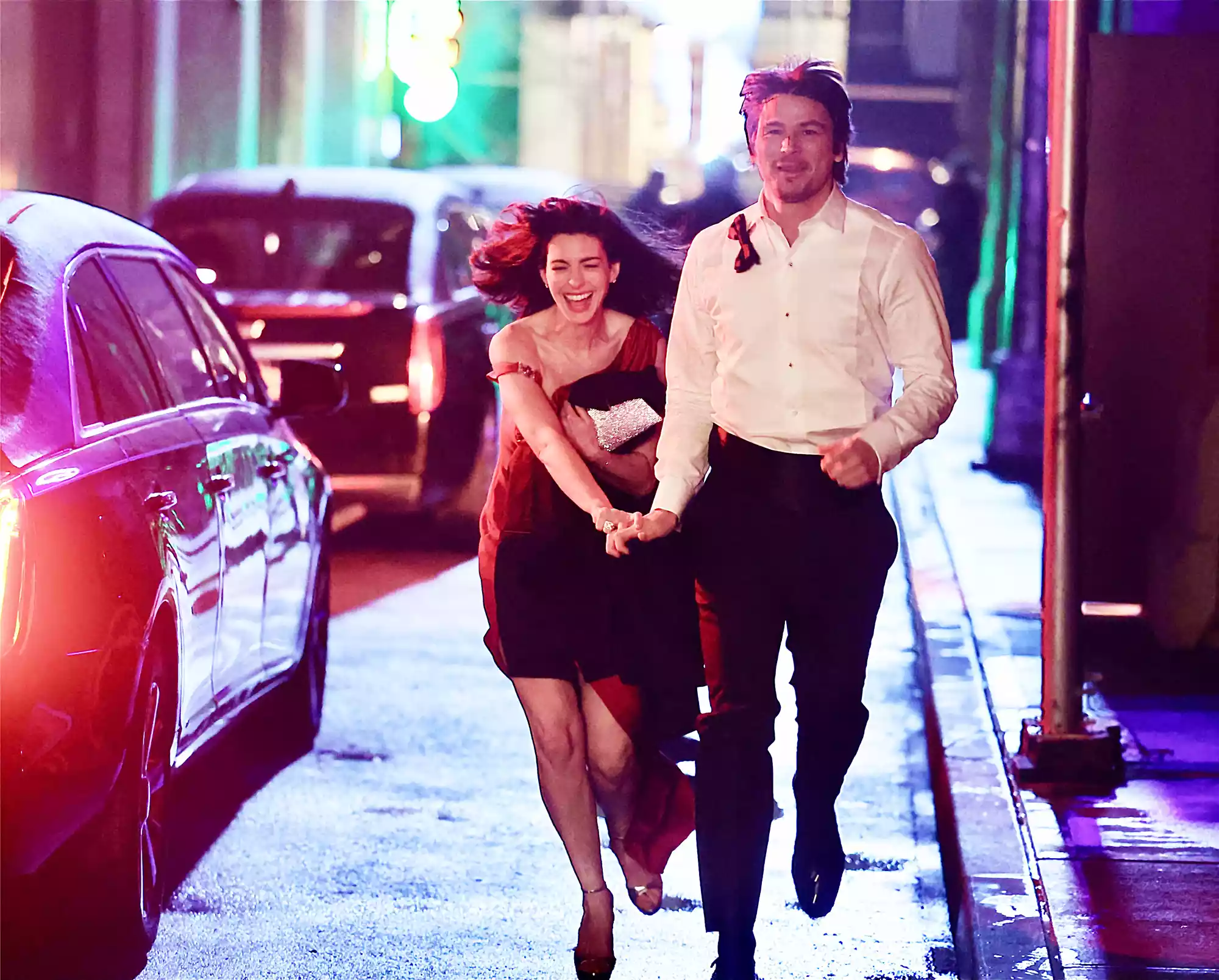  Anne Hathaway and Josh Hartnett are seen running and having fun on a untitled movie set in New York,. 26 Feb 2025 Pictured: Anne Hathaway and Josh Hartnett.