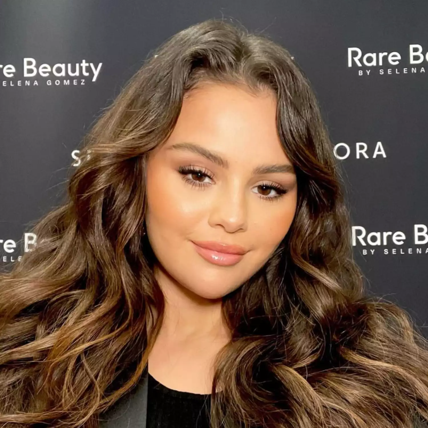 Selena Gomez with dark brown hair and baby balayage.