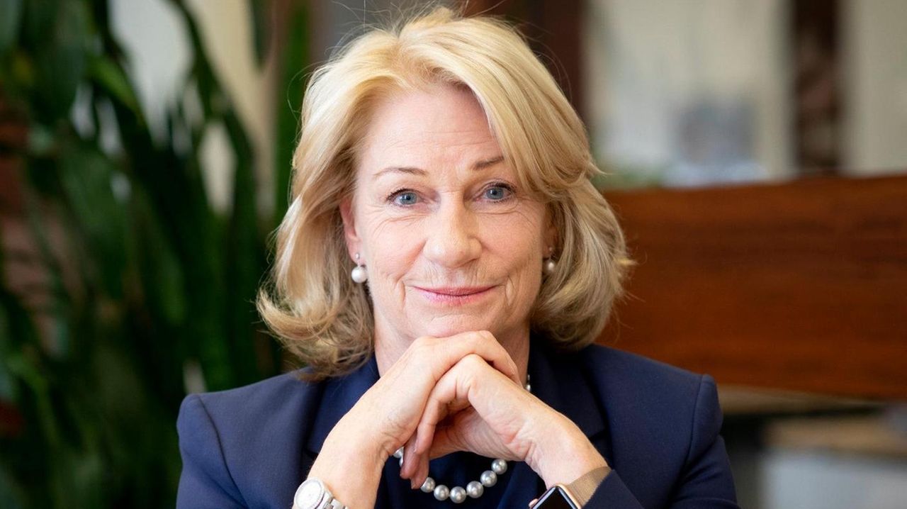 Marilyn Simons contributes $25 million to the Stony Brook economics  department