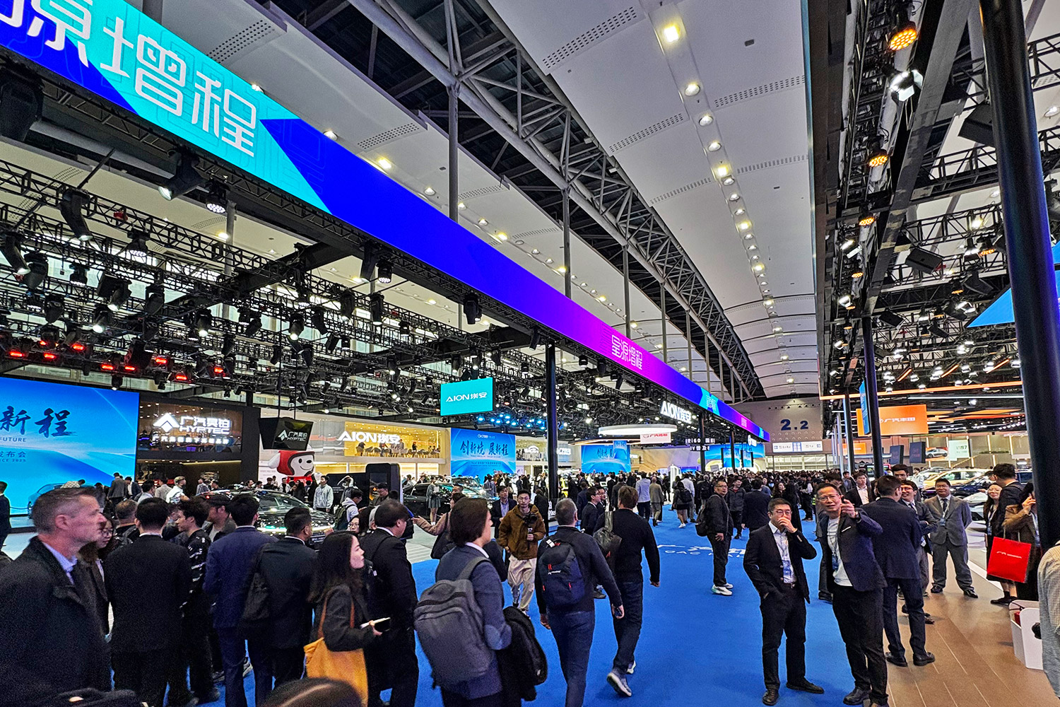 图为2025广州车展展台。图片拍摄/葛成